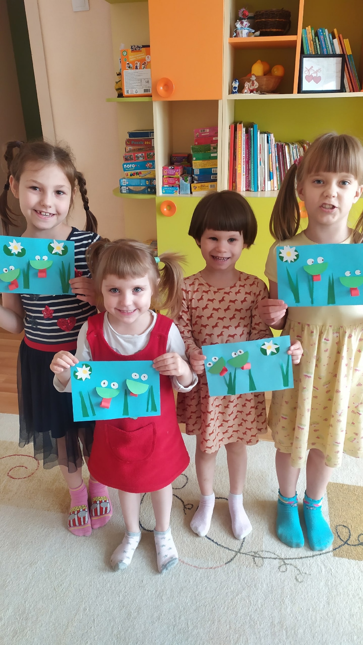 НА БОЛОТЕ, НА БОЛОТЕ КТО-ТО ПЕСЕНКИ ПОЁТ!..