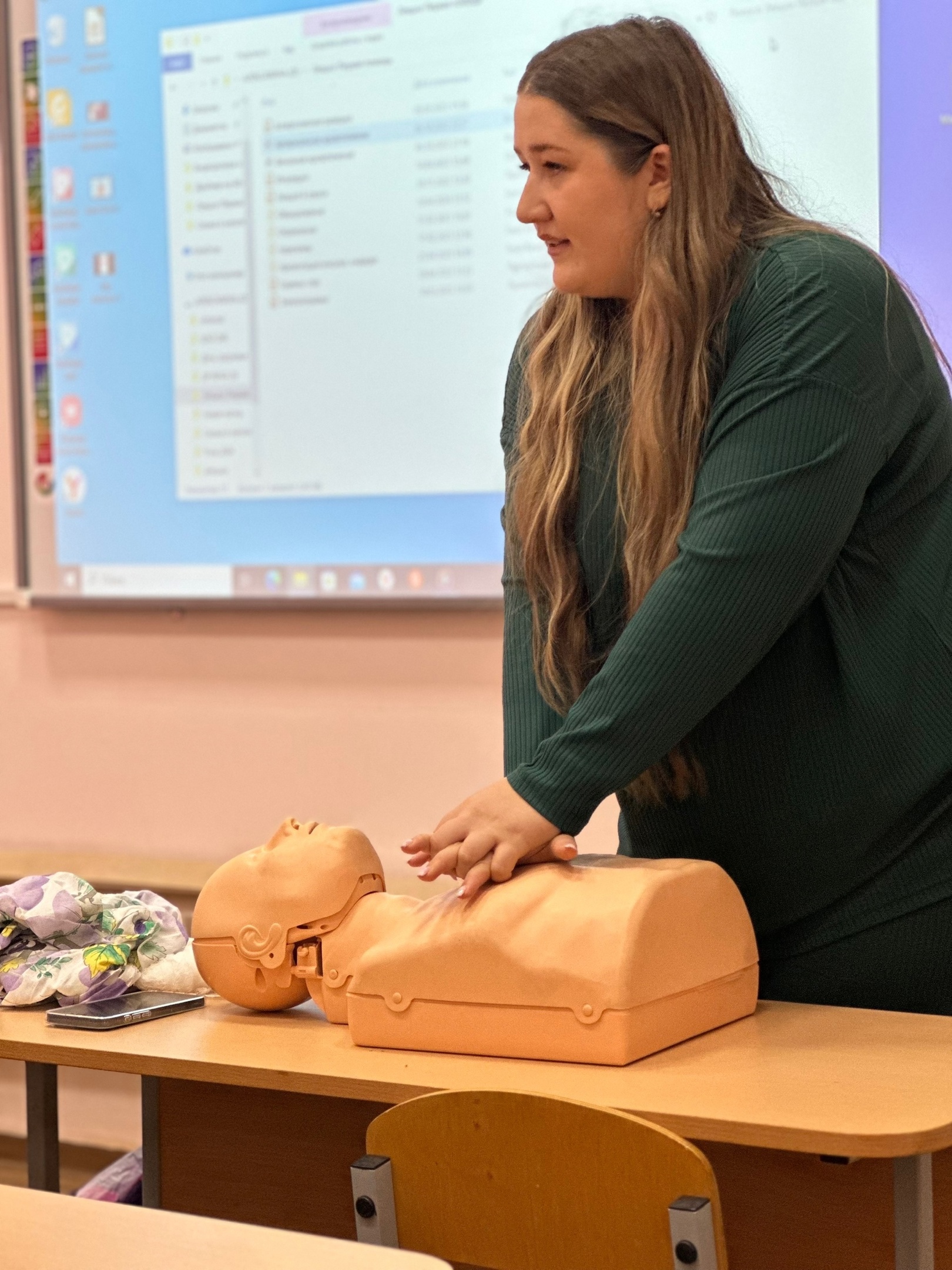 УЧИМСЯ СПАСАТЬ ЖИЗНИ С ЮНЫХ ЛЕТ!