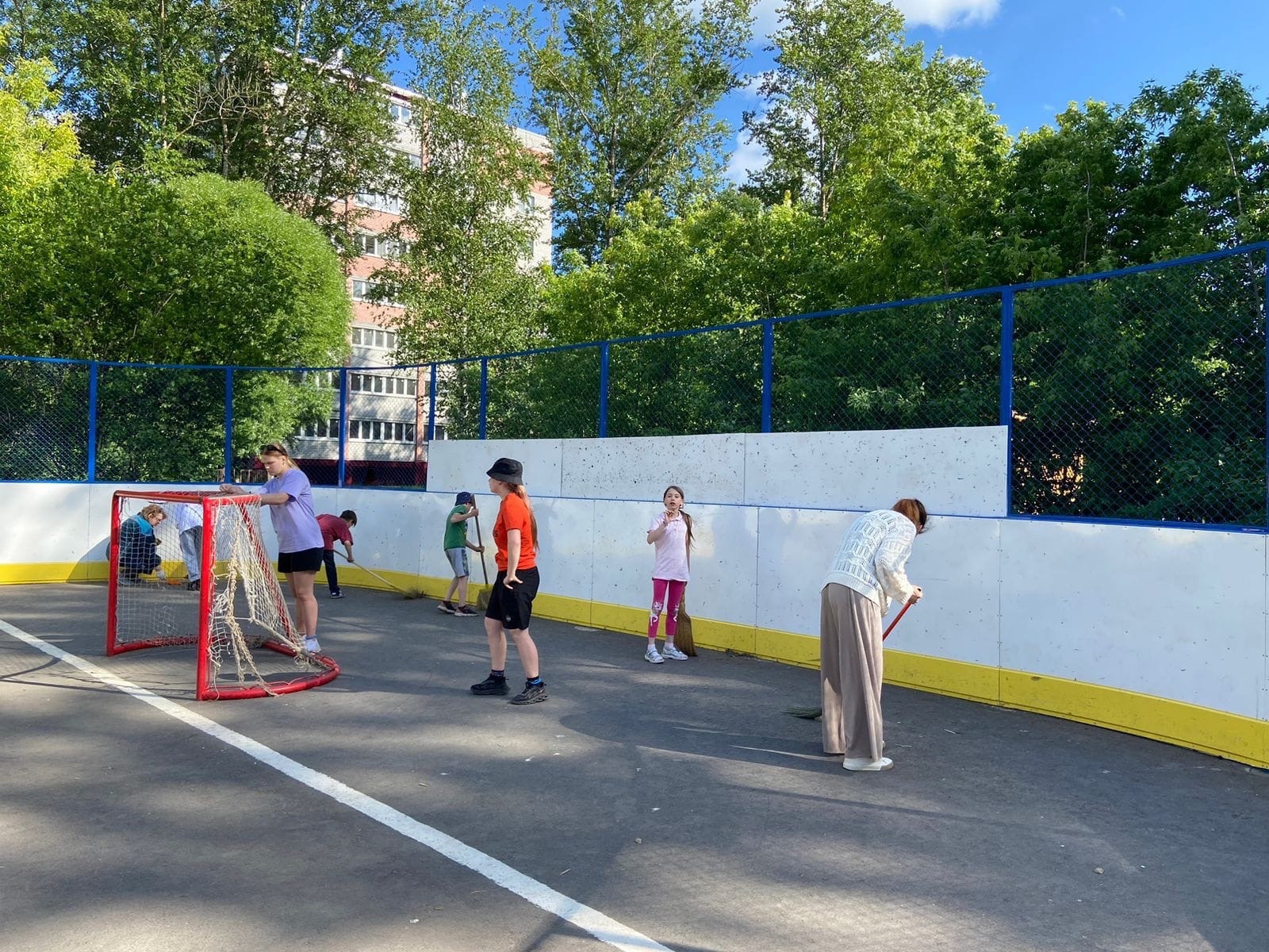 ДОБРОВОЛЬЦЫ «РОСТКА» НА СУББОТНИКЕ