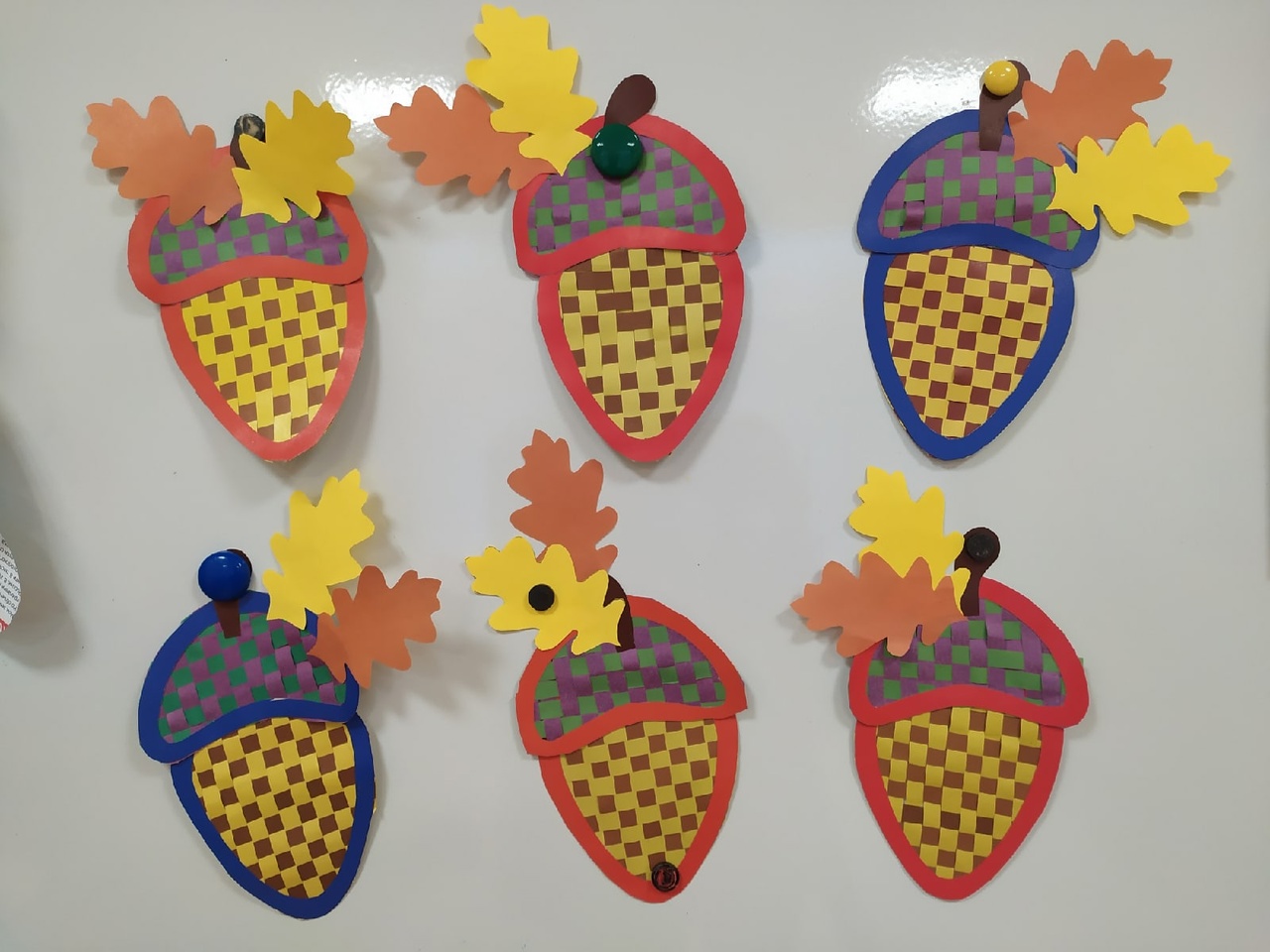 ЗОНТИКИ, ЖЕЛУДИ, ЕЖИКИ И ОСЕННИЕ ЛИСТЬЯ…