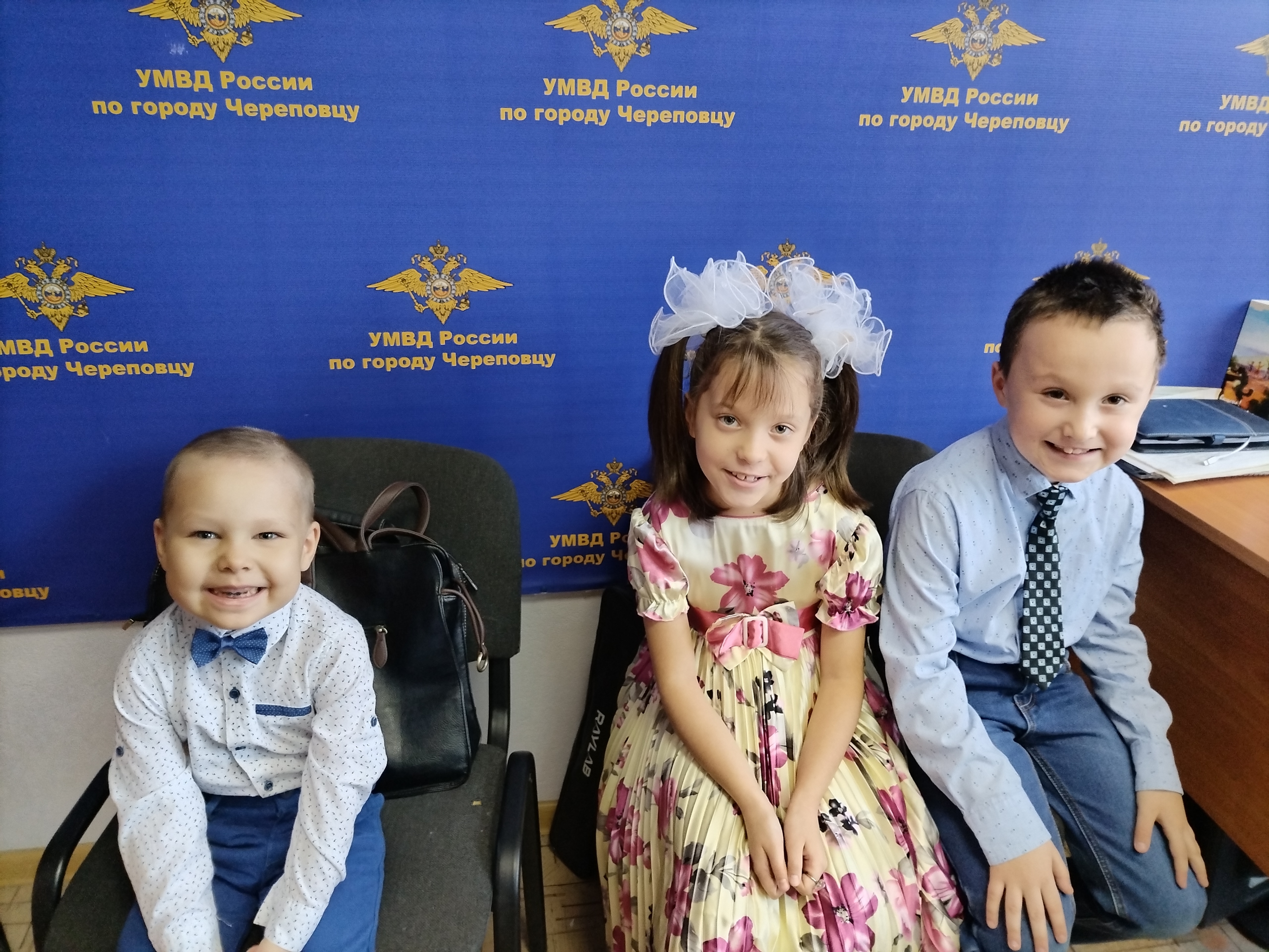 НАШИ ВОСПИТАННИКИ ПРИНЯЛИ УЧАСТИЕ В ПОЗДРАВЛЕНИИ СОТРУДНИКОВ ОТДЕЛА ДОЗНАНИЯ УМВД РОССИИ ПО Г. ЧЕРЕПОВЦУ!