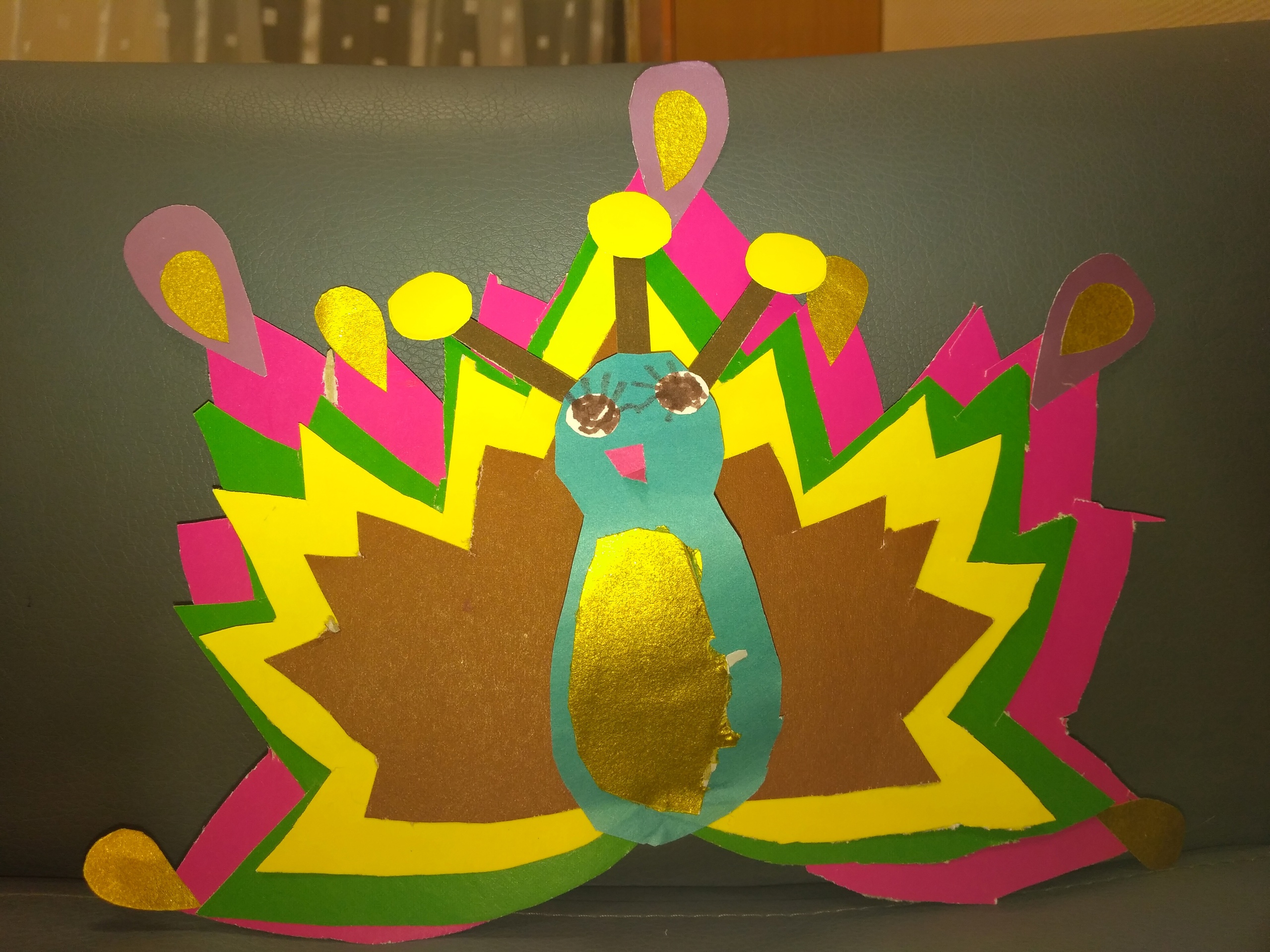 ПАВЛИНЫ ИЗ КЛЕНОВЫХ ЛИСТЬЕВ