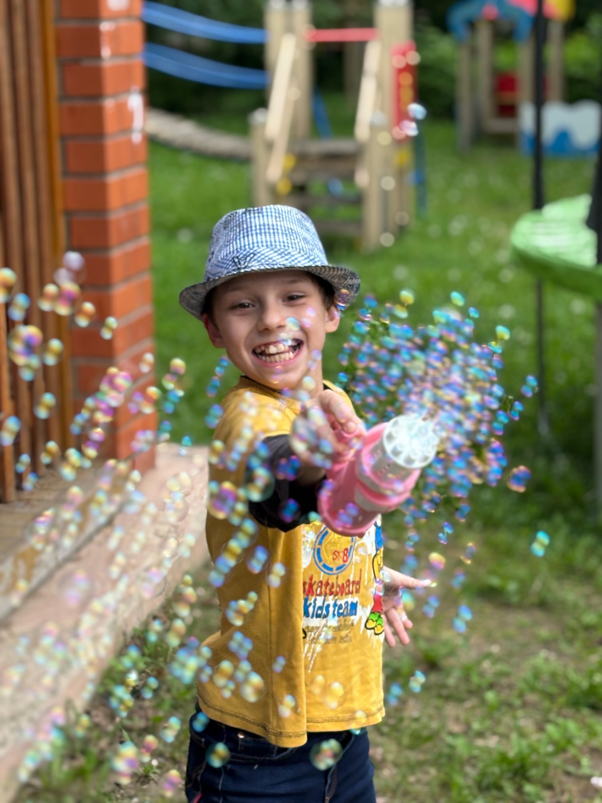 ШОУ МЫЛЬНЫХ ПУЗЫРЕЙ ОТ НАШИХ ЮНЫХ ВОЛШЕБНИКОВ!
