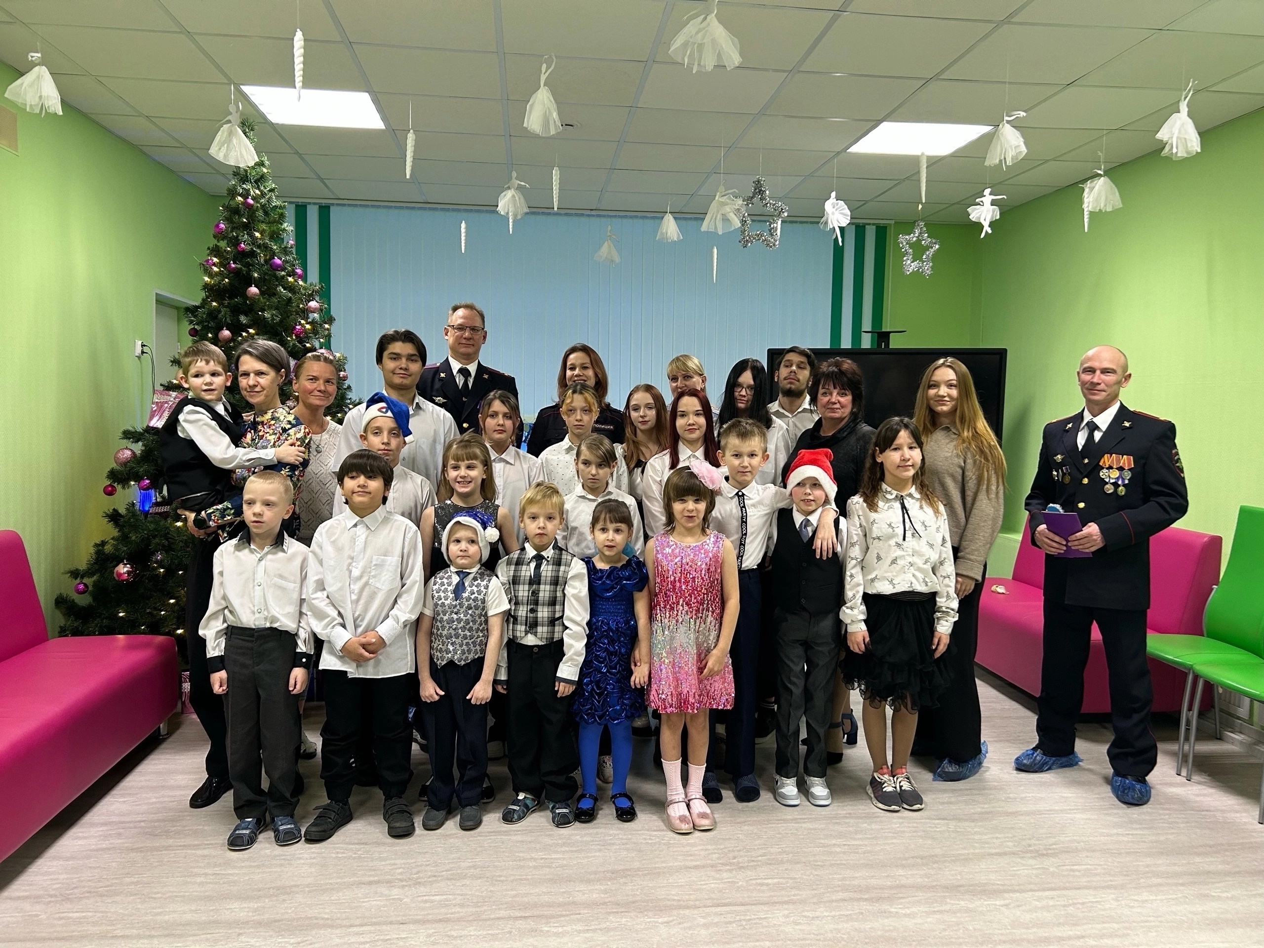 НОВЫЙ ГОД УЖЕ СТУЧИТСЯ В ДВЕРЬ