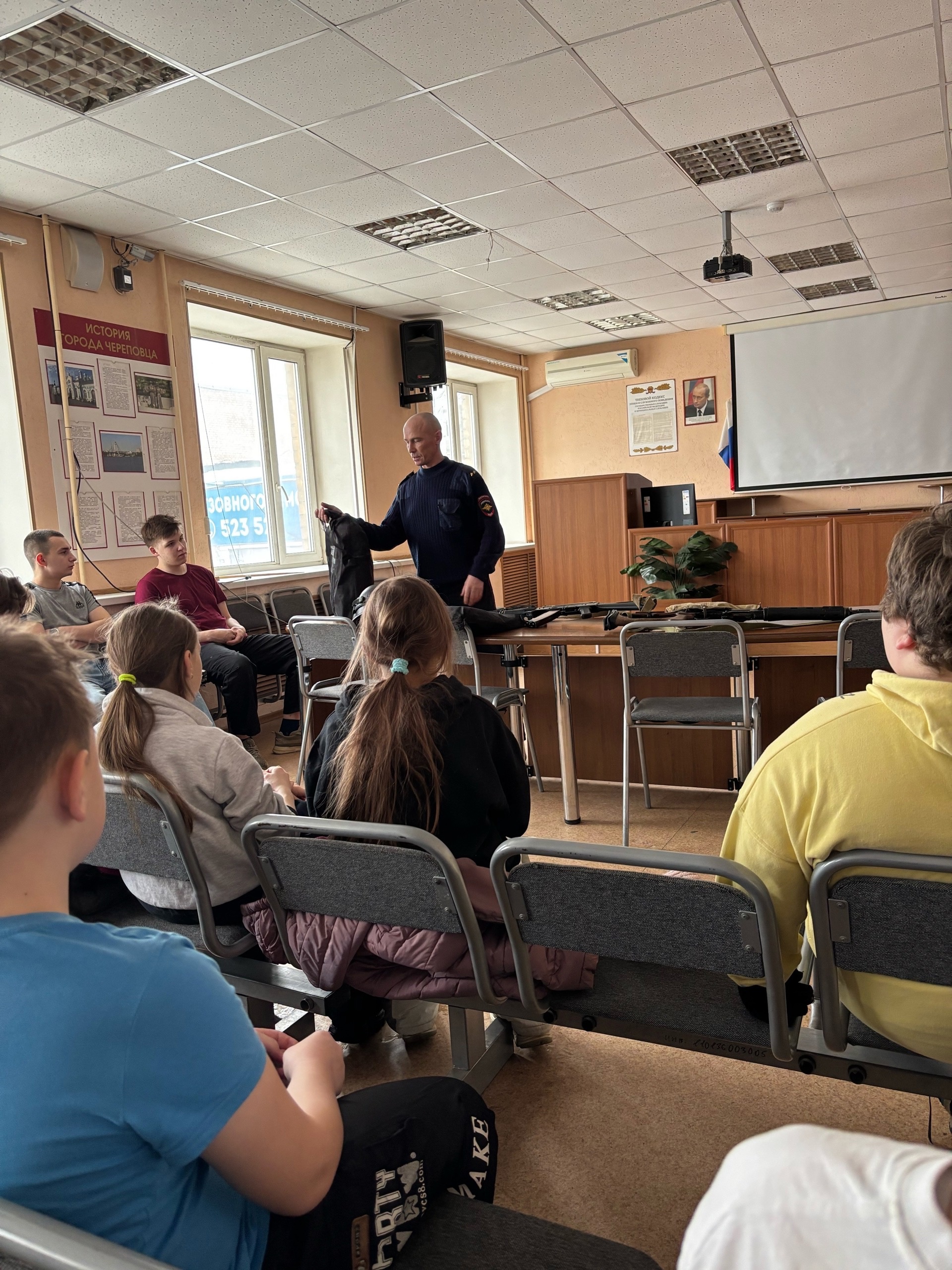 В ГОСТИ К ПОЛИЦЕЙСКИМ!