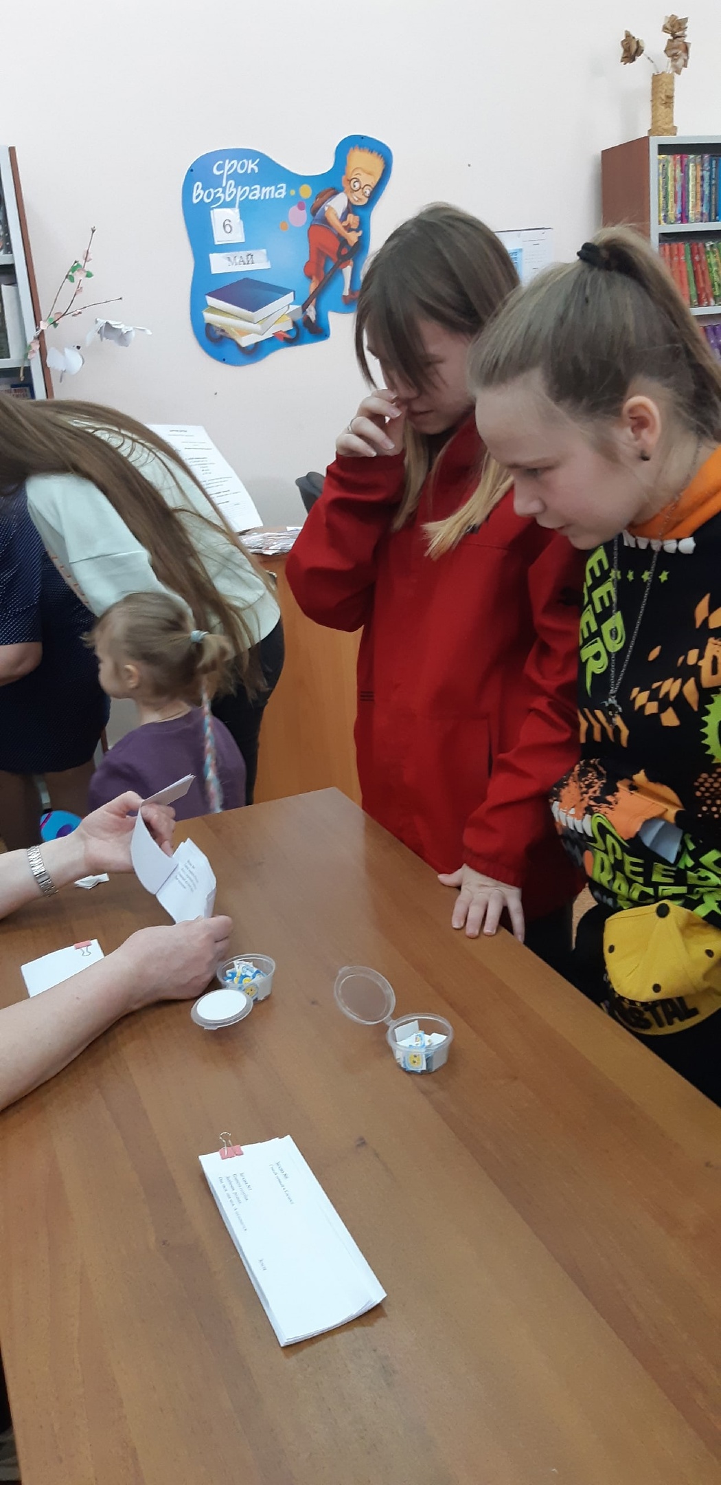 В ВЫХОДНОЙ ДЕНЬ КТО КУДА, А МЫ – В БИБЛИОТЕКУ!