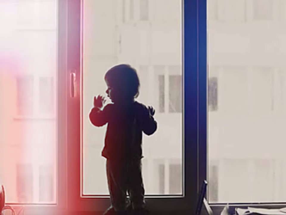 ЗАЩИТИТЕ РЕБЕНКА ОТ ПАДЕНИЯ ИЗ ОКНА!