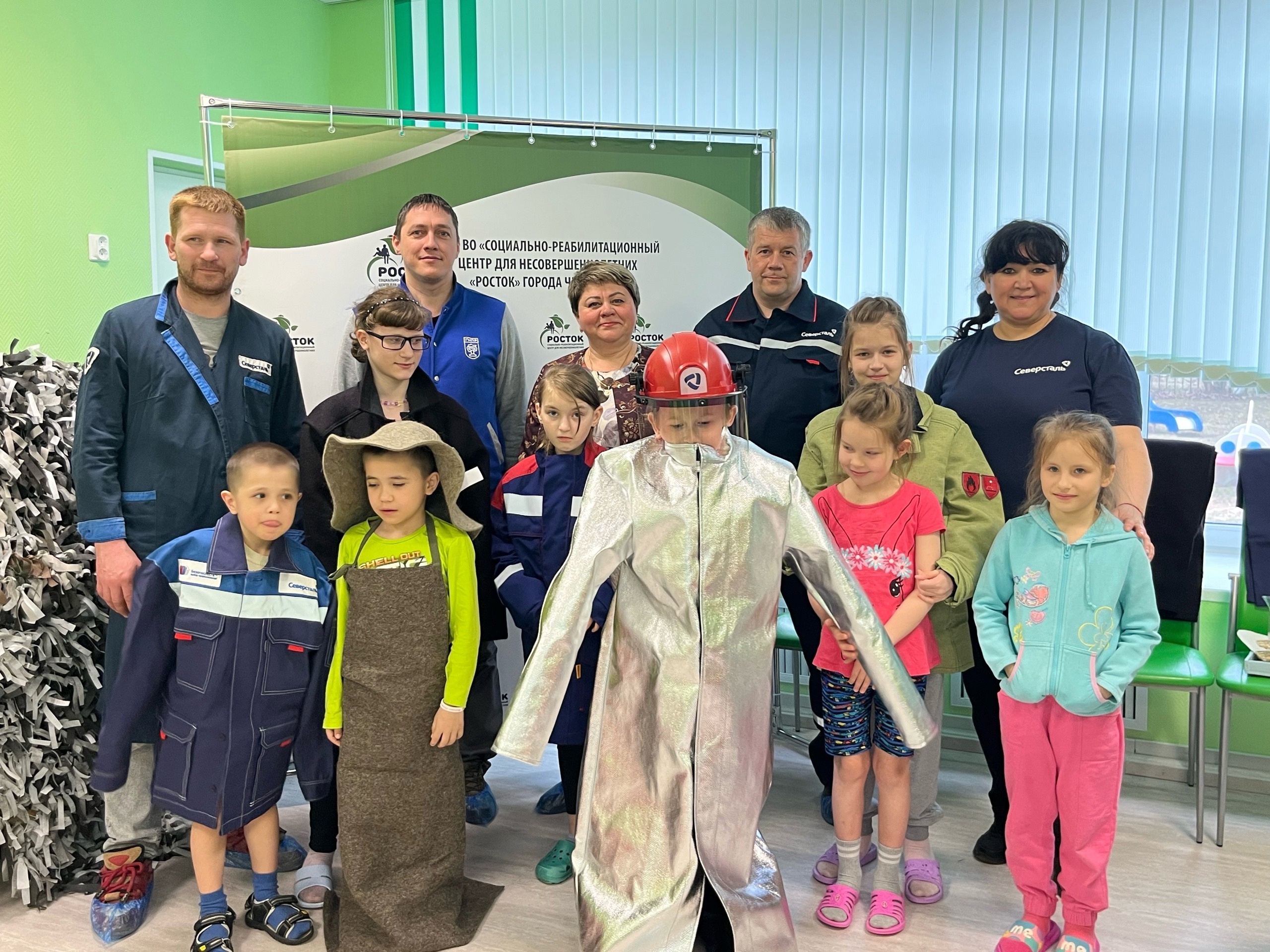 ВОЛОНТЕРЫ «СЕВЕРСТАЛИ» ПОЗНАКОМИЛИ ВОСПИТАННИКОВ С ЗАХВАТЫВАЮЩИМ МИРОМ МЕТАЛЛУРГИИ