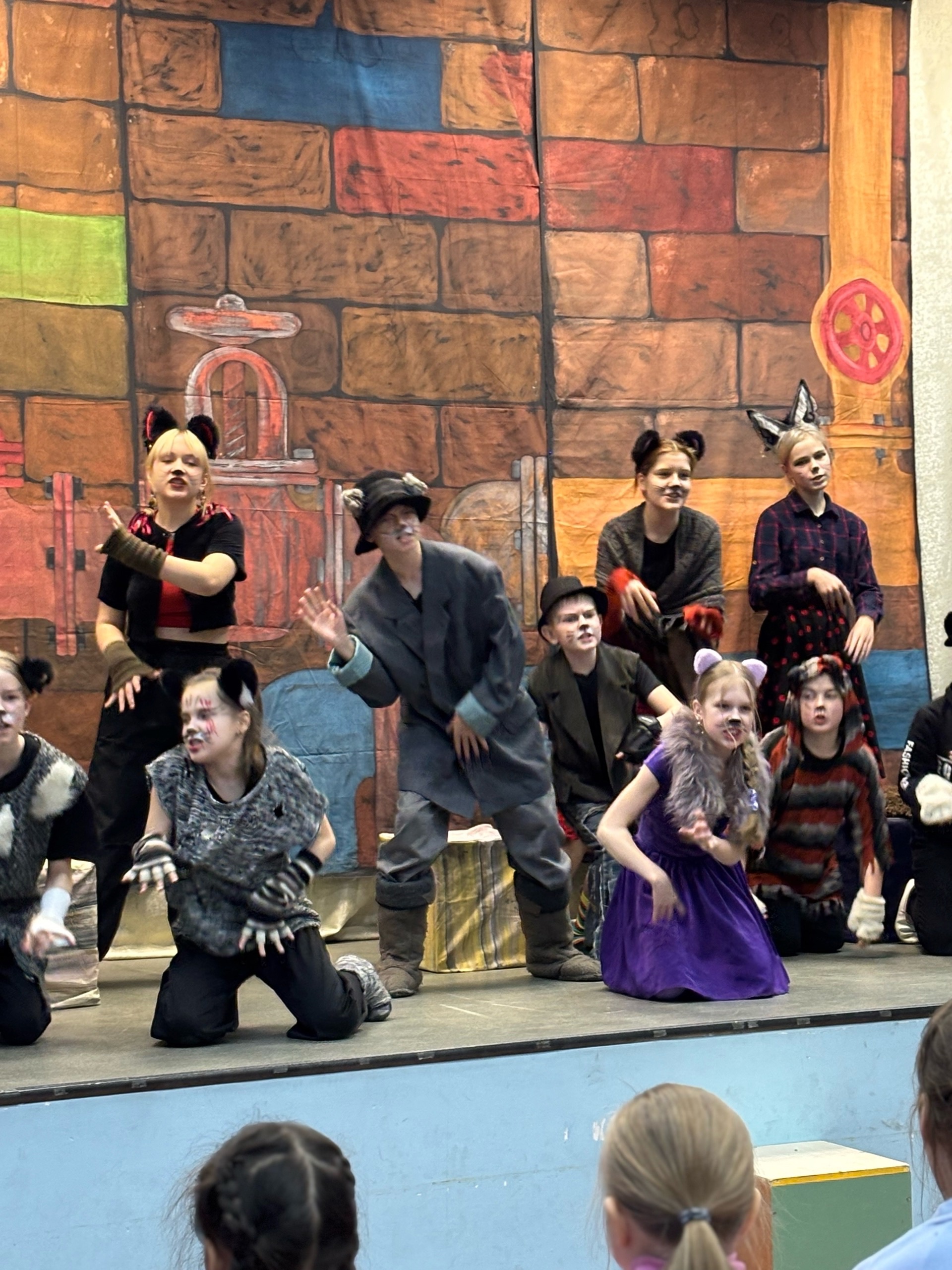 «БРЫСЬ!» — СПЕКТАКЛЬ О МИЛОСЕРДИИ И ВЕРЕ В ЛУЧШЕЕ