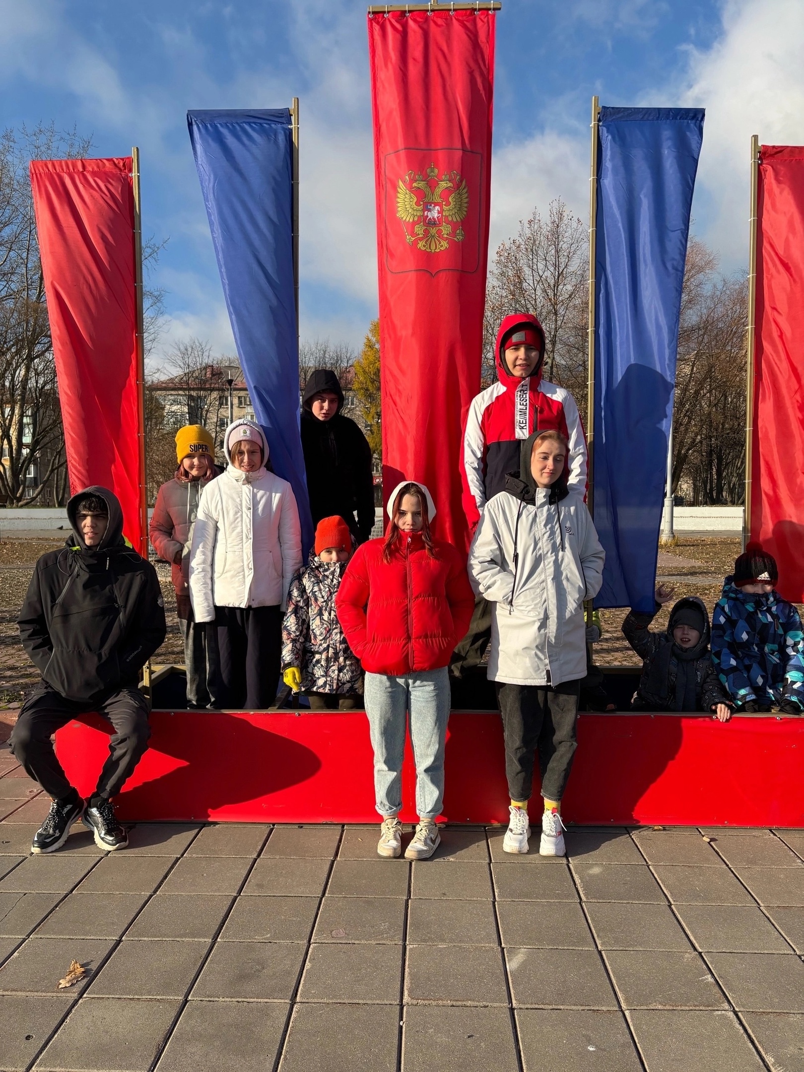 ВОЛОНТЕРСКИЙ ОТРЯД «ДАРИ ДОБРО» ПОЗДРАВИЛ ГОРОЖАН С ДНЕМ НАРОДНОГО ЕДИНСТВА