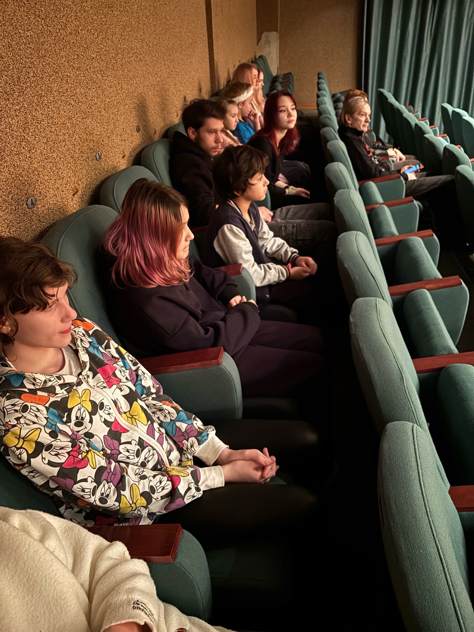 НАШИ ВОСПИТАННИКИ СТАЛИ ЗРИТЕЛЯМИ ПОТРЯСАЮЩЕГО СПЕКТАКЛЯ «ОБЫКНОВЕННОЕ ЧУДО»