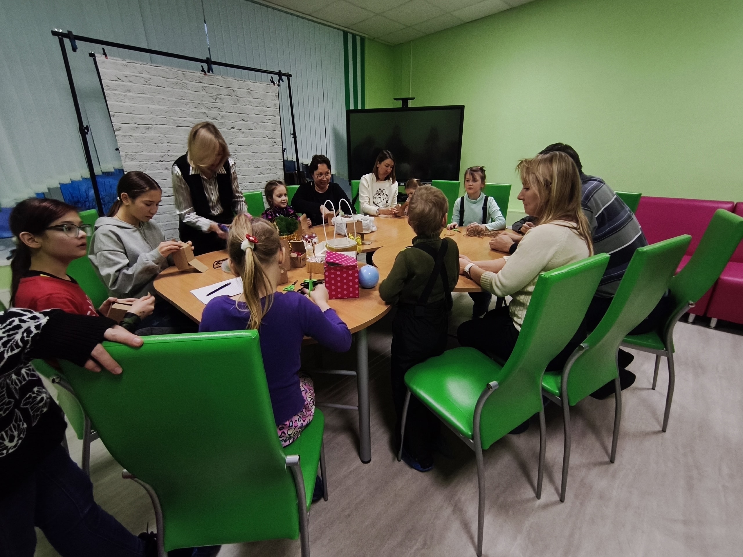 ВОЛШЕБСТВО СВОИМИ РУКАМИ В СЕМЕЙНОМ МФЦ!