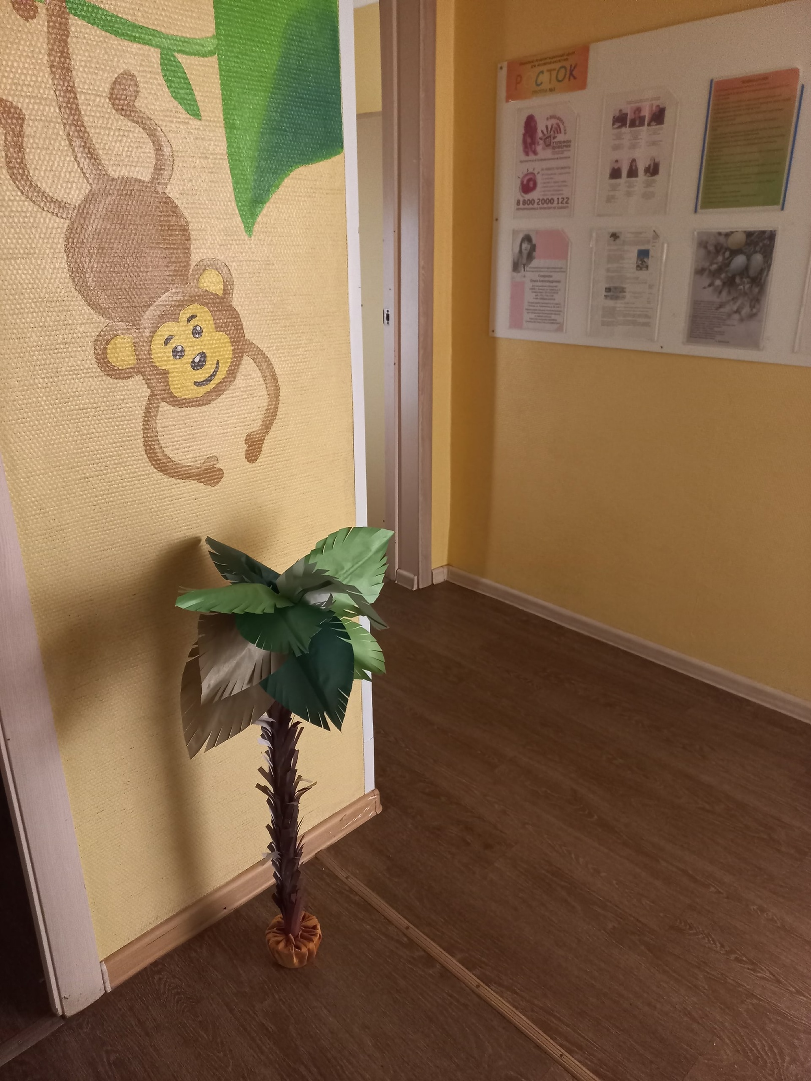 КРАСАВИЦА – ПАЛЬМА, КАЧАЯСЬ, РАСКИНУЛА ПЫШНЫЙ НАРЯД!.. ©