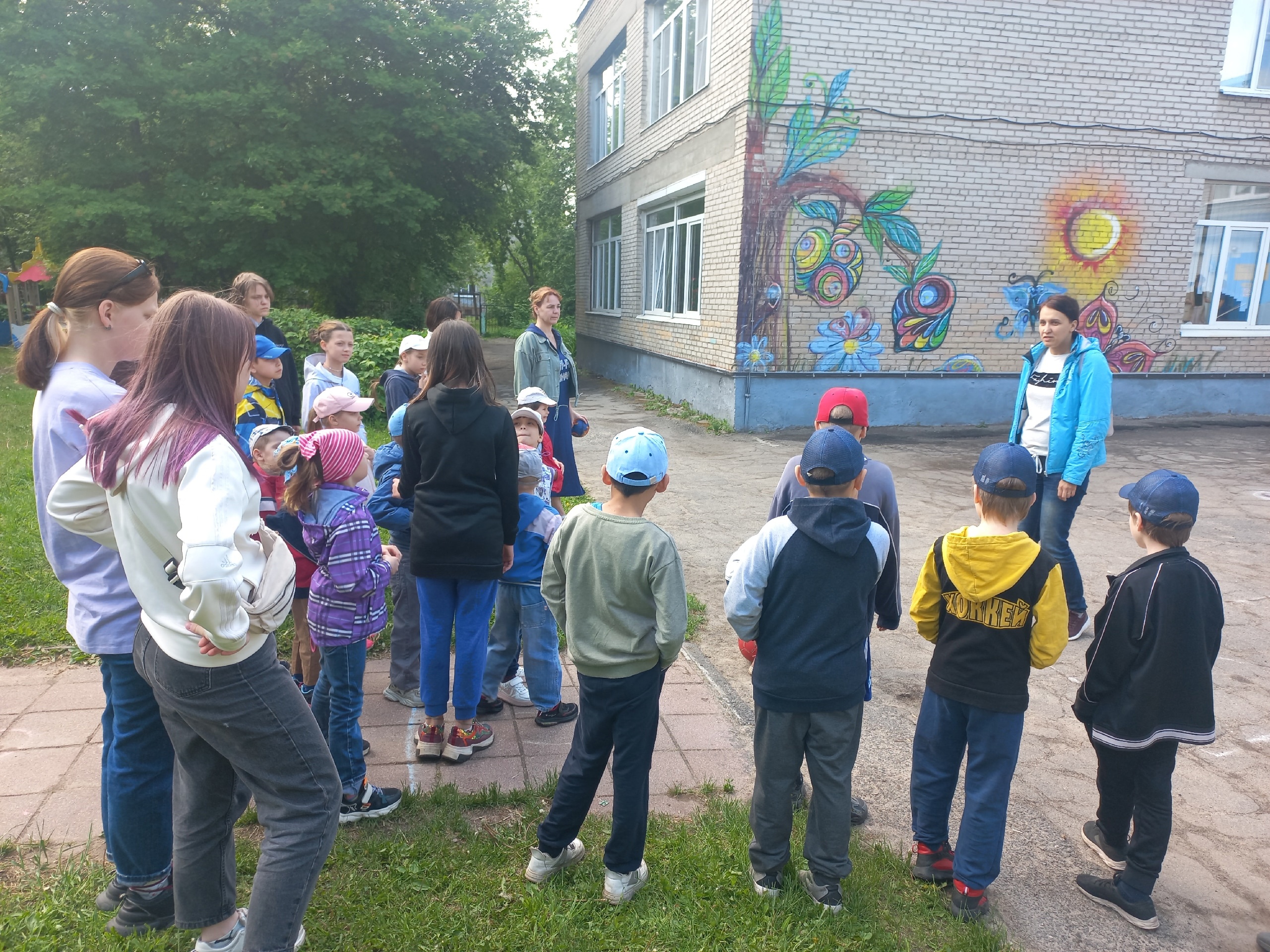 ДОБРОВОЛЬЦЫ ИЗ МЕТАЛЛУРГИЧЕСКОГО ПРОИЗВОДСТВА ПАО «СЕВЕРСТАЛЬ» ПОДАРИЛИ ДЕТЯМ «РОСТКА» ПРАЗДНИК