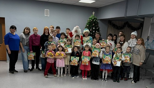 НОВОГОДНЕЕ ВОЛШЕБСТВО ДЛЯ ВОСПИТАННИКОВ «РОСТКА»!