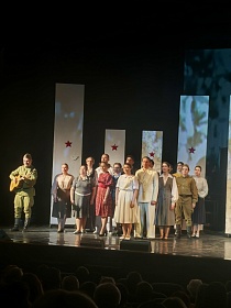 И ВНОВЬ НАШИ РЕБЯТА ЗАГЛЯНУЛИ ТЕАТР ДЛЯ ДЕТЕЙ И МОЛОДЕЖИ